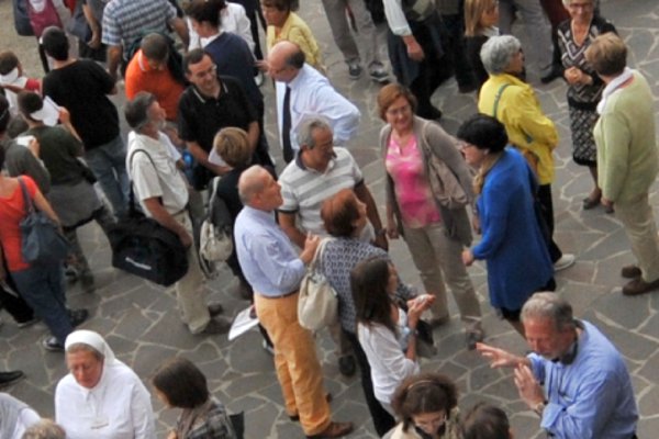 Menschengruppe draußen