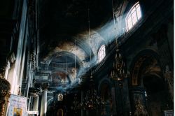 Lichtstrahl in dunklen Raum